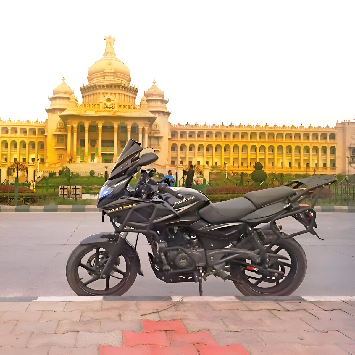 LLUVIATURIZMO's tweet image. 🔥 Upgrade Your Pulsar 220 with LLUVIA Accessories! 🔥

🔗 Shop Now: lluvia.in
🎥 Big thanks to @sumanth_bheemarao for capturing the true Pulsar passion in these stunning shots!

#LluviaIndustries #LluviaTurizmo #Pulsar220 #BajajPulsar #Pulsar220Modified #220f
