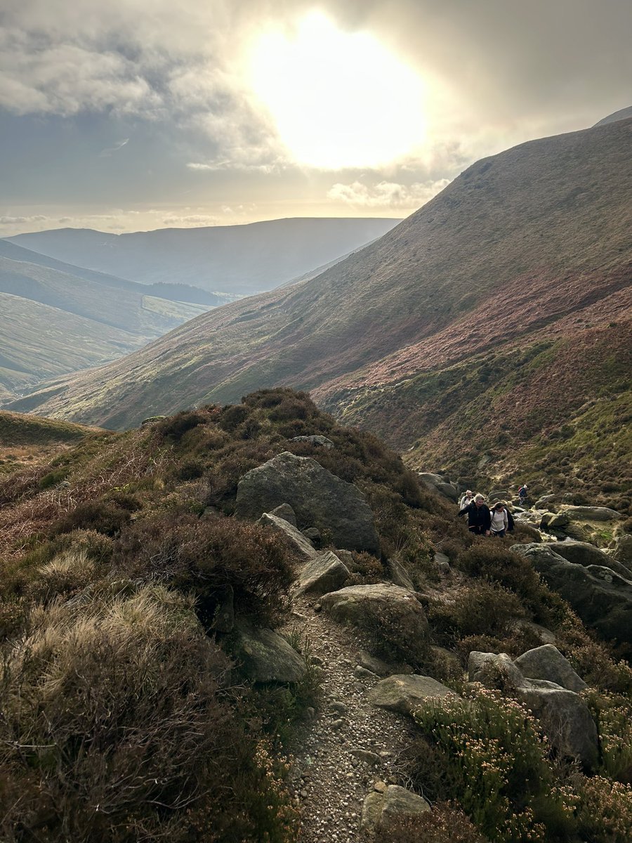 anna__bella_k's tweet image. A small break in the clouds brightening our day as well as the landscape

📍 Kinder Scout, Peak District 

#peakdistrict #landscape #nature #hiking #getoutside #explore
