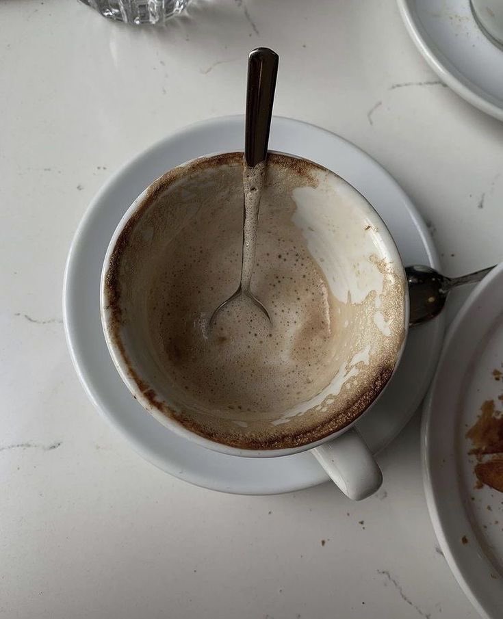 desertcolumn's tweet image. thursday: 5:30am meditation, morning gym, busy work day, chai lattes, healthy lunch and a brisk walk, an evening yoga class, commuting home with a book, decompressing from the week