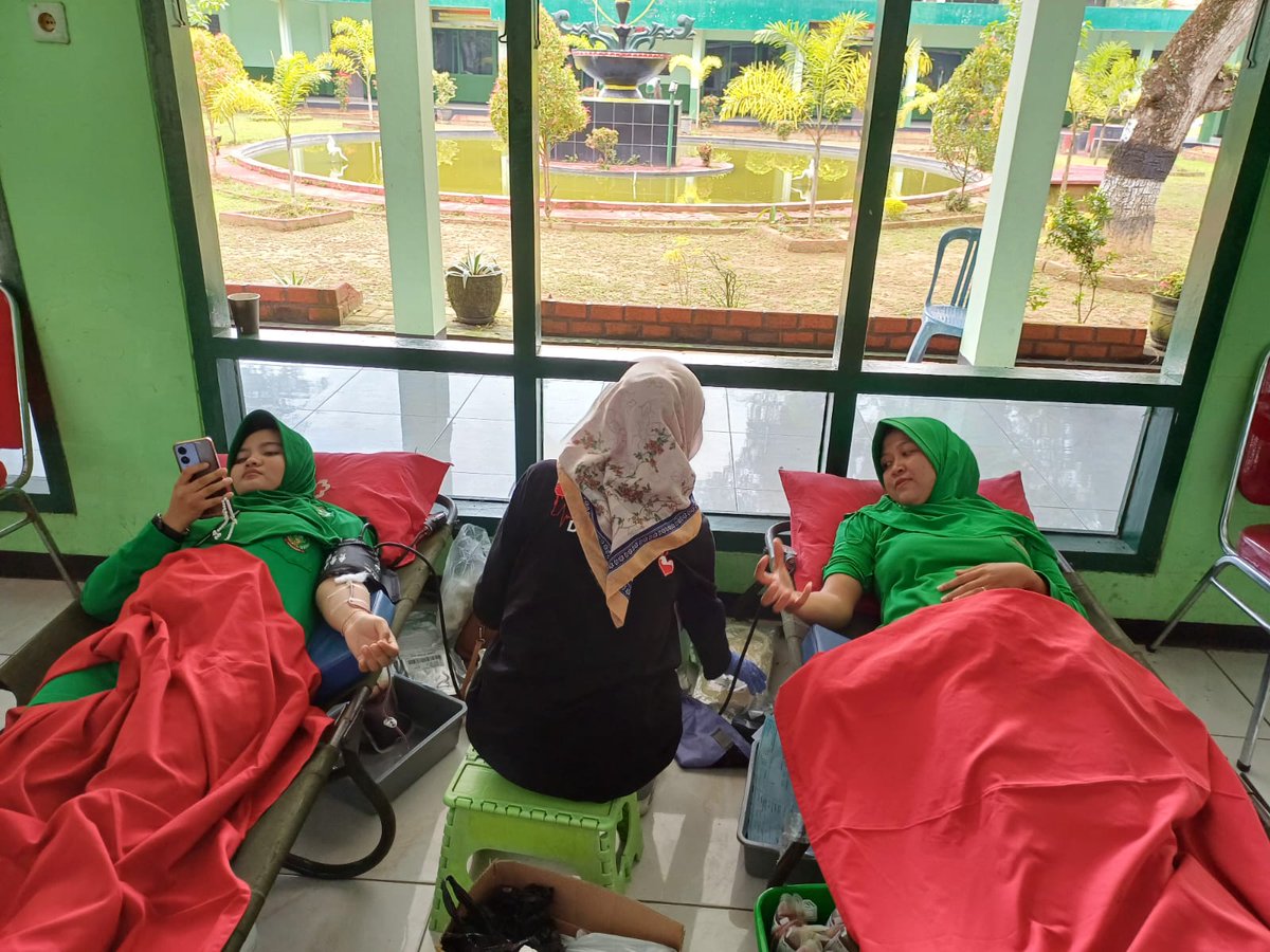Kamis(23/01).
Pelaksanaan Giat MU  yang bertempat di Aula Yonif 410 Alugoro dalam rangka HUT ke - 79 Persit Kartika Chandra Kirana LX Yonif 410 Koorcap REM 073 PD IV/Diponegoro.
Sebanyak 91 Pendonor yang lolos untuk mendonorkan darahny. <a href="/Blood4LifeID/">BFL INDONESIA</a> <a href="/palangmerah/">Indonesian Red Cross</a>