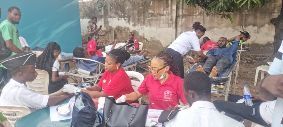 MKAAgbokojo's tweet photo. As the Saturday, 18th of January, 2025 marked another day when Majlis Khuddam members from various District across Oyo state, engaged in #blood donation at National Blood Service Agency #NBSA Ibadan https://t.co/xHlERjXu4V