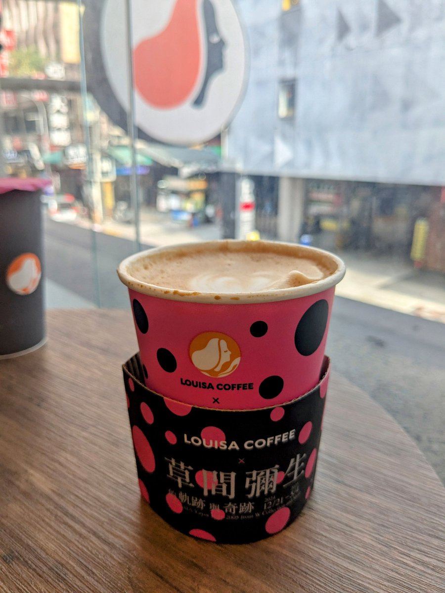 nihon84rika's tweet photo. 今日は西門へ
お散歩
ルイザコーヒーで
カフェタイム☘️
草間デザイン最高❤ https://t.co/wpWzkXx2To