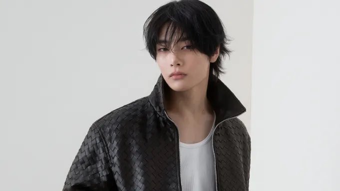 I.N EMBAJADOR DE BOTTEGA VENETA

Oficialmente Jeongin ha sido anunciado como embajador de la gran marca BOTTEGA VENETA según los medios