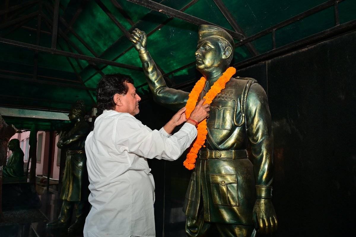 achyuta_samanta's tweet photo. On the birth anniversary of Netaji Subhas Chandra Bose, I bow to the great leader who devoted his life to India’s freedom. At KISS, we pay tributes by garlanding his statue. His courage, patriotism &amp; vision inspire generations. Let us strive to build his dream nation with unity. https://t.co/PfAYsOcQLc
