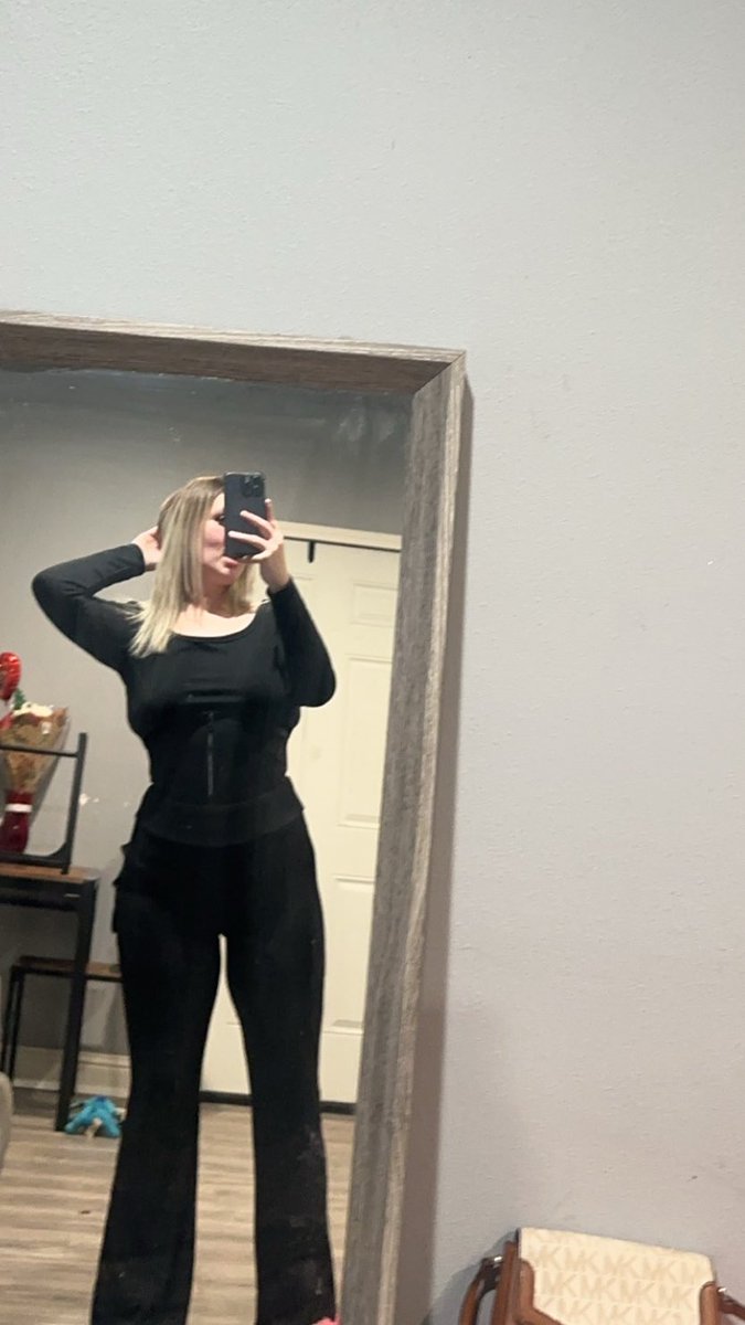 hantorrez_'s tweet photo. here's an update for twitter 😌
down 82 pounds since my heaviest in 2020 #fuckpcos https://t.co/olqeO9AfvL