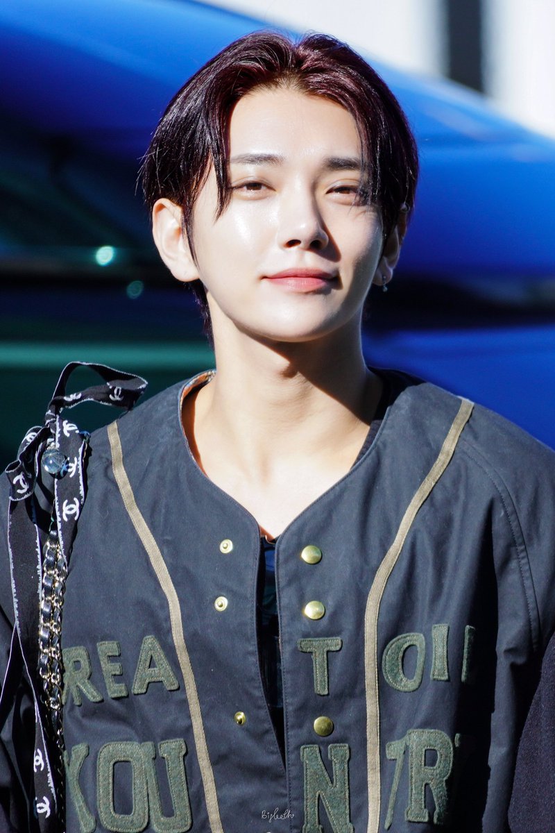 shuamodoll's tweet photo. not even kidding... this is one of the prettiest he’s ever looked. i’m mesmerized https://t.co/T8eRHiu0zk