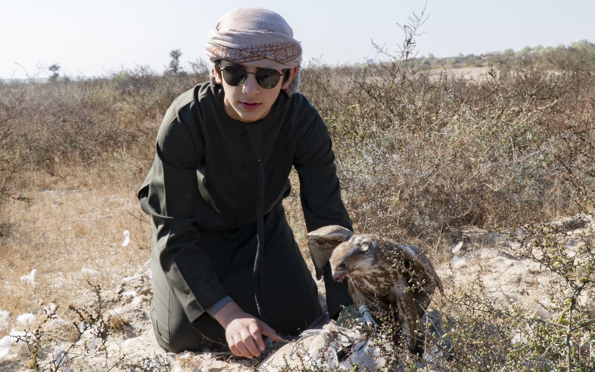 المقناص، ليس مجرد رياضة، بل هو إرث نفخر به ونعيشه بكل تفاصيله. هو مدرسة تعلمنا فيها معاني الصبر، التحدي، والاعتماد على النفس. المقناص يعيدنا إلى زمن جميل يحمل قيماً أصيلة، غرسها فينا الشيخ زايد بن سلطان آل نهيان، طيّب الله ثراه. لقد كان قدوتنا الأولى في ترسيخ هذا التراث في