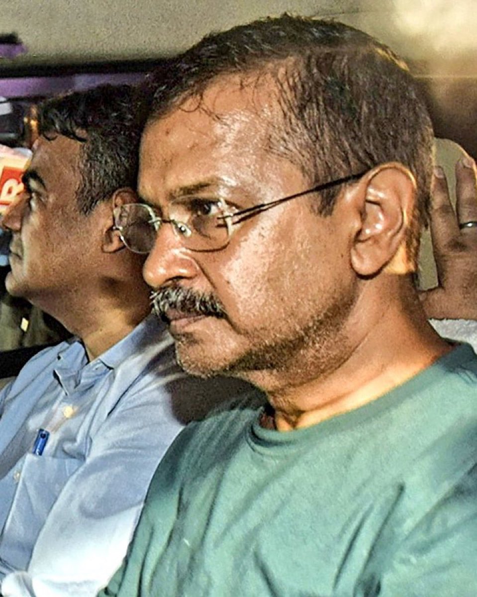 अरविंद केजरीवाल आपके अनुसार क्या है??

1- चोर 
2- जन द्रोही 
3- देश द्रोही 
4- उपरोक्त सभी 

फालो कमेंट करके अपना जबाब जरूर बताएं??