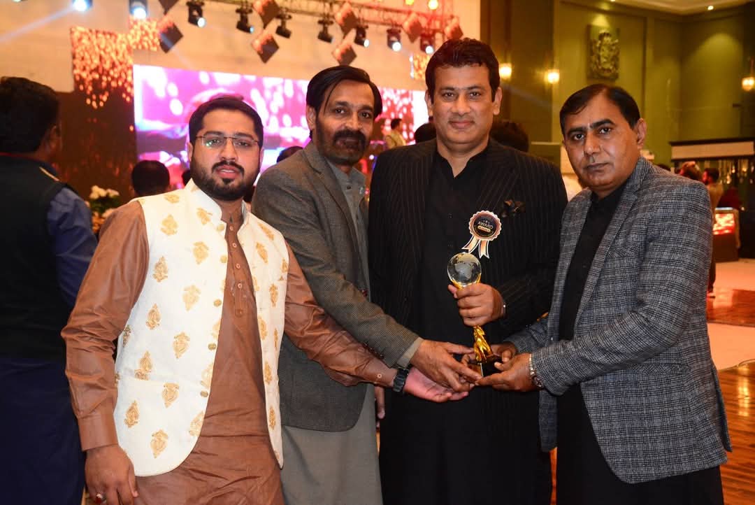 Salimmalik58's tweet photo. پیارے بھائی صدر سوشل میڈیا ٹیم فیصل آباد جناب
@AdnanSialvi
صاحب کو
پرائیڈ آف فیصل آباد ایونٹ میں اپنا ایوارڈ ملنے پر بہت بہت مبارکباد پیش کرتے ہیں
💐❣️
@MaryamNSharif
#Conguratulation https://t.co/ADOLjjV9Q9