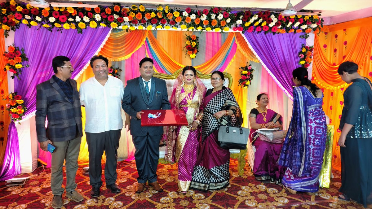 rudra_jaiodisha's tweet photo. Honored to witness the start of a beautiful forever! Congratulations to my elder brother Ashok Bhai's Son Sarjit for getting hitched with Kagaji.
Here’s to love and endless happiness. 

#WeddingVibes #ForeverBeginsHere https://t.co/tsJZWkiFr0