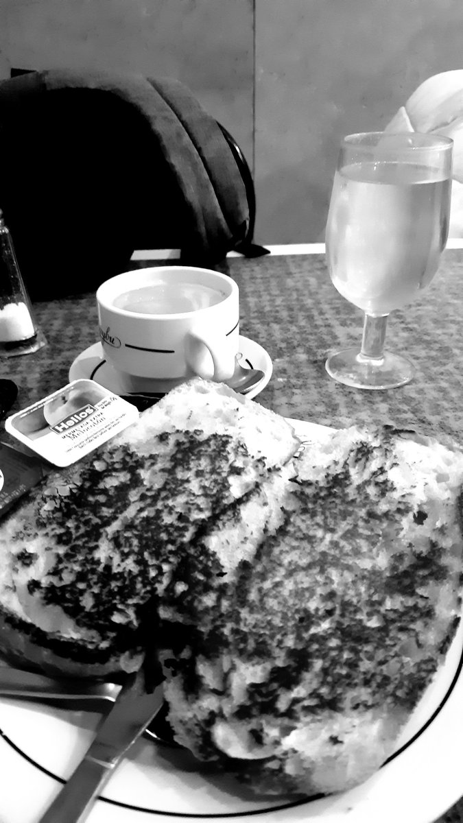 JuanPm92588109's tweet image. #jueves #cafe y #tostada Buenos dias Loc@s