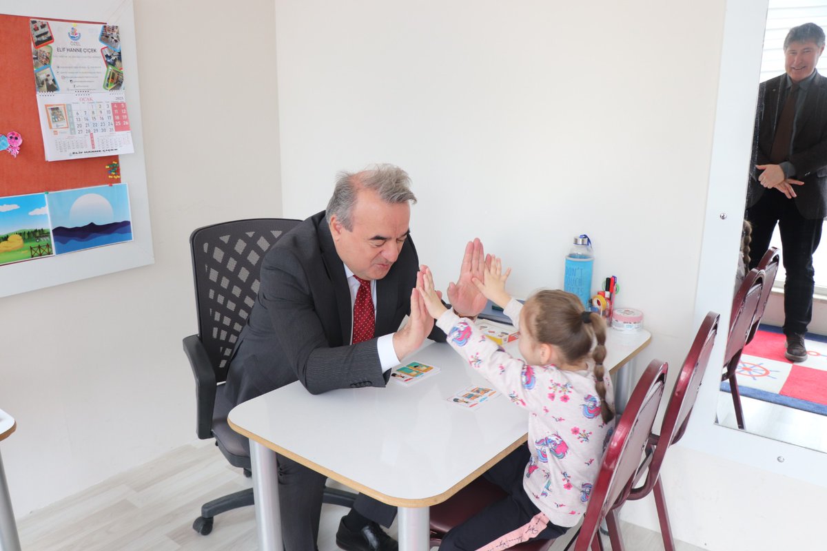 bozuyukkaymakam's tweet photo. Kaymakamımız Sayın @ademozturk65, okul ziyaretleri kapsamında Elif Hanne Çiçek Özel Eğitim Okulu’nu ziyaret ederek öğretmen ve öğrencilerle bir araya geldi. https://t.co/rEUgJkoiMd