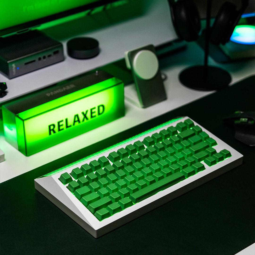 CerakeyOfficial's tweet photo. Who says green can't be cool?💚😎

📸 by Guzy13

#cerakey #cerakeycaps #keycap #keycaps #keycapset #keycapdesign #ceramickeycap #mechanicalkeyboard #customkeyboard #keeb https://t.co/zkx8lObjUw
