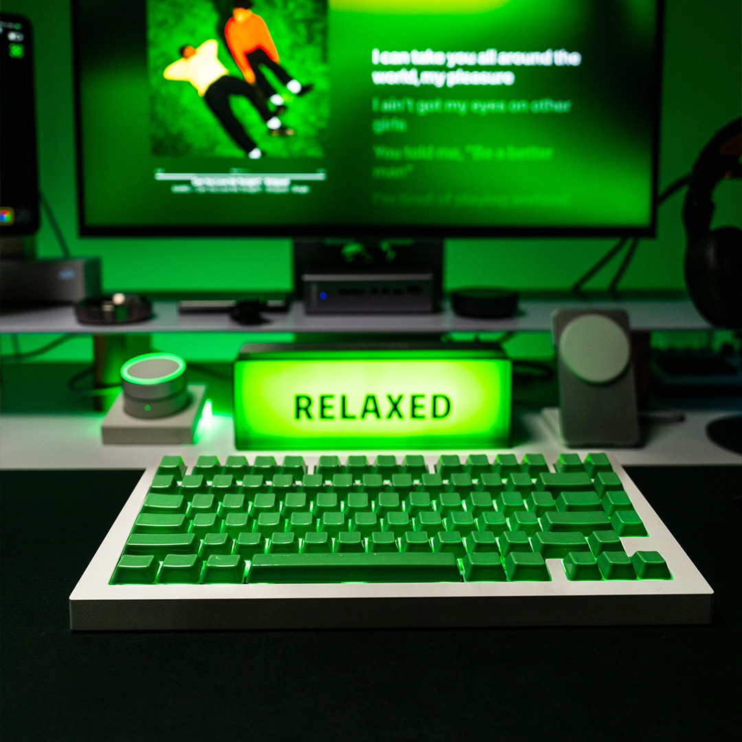 CerakeyOfficial's tweet photo. Who says green can't be cool?💚😎

📸 by Guzy13

#cerakey #cerakeycaps #keycap #keycaps #keycapset #keycapdesign #ceramickeycap #mechanicalkeyboard #customkeyboard #keeb https://t.co/zkx8lObjUw
