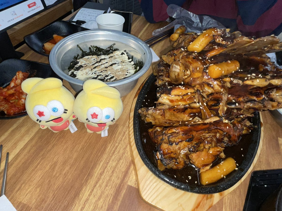 🍗 뼈구이 농민뜨끈이

소자… 둘이서 먹기 너무 많아요 <多多多多>

#성민이_입에_안성맞춤