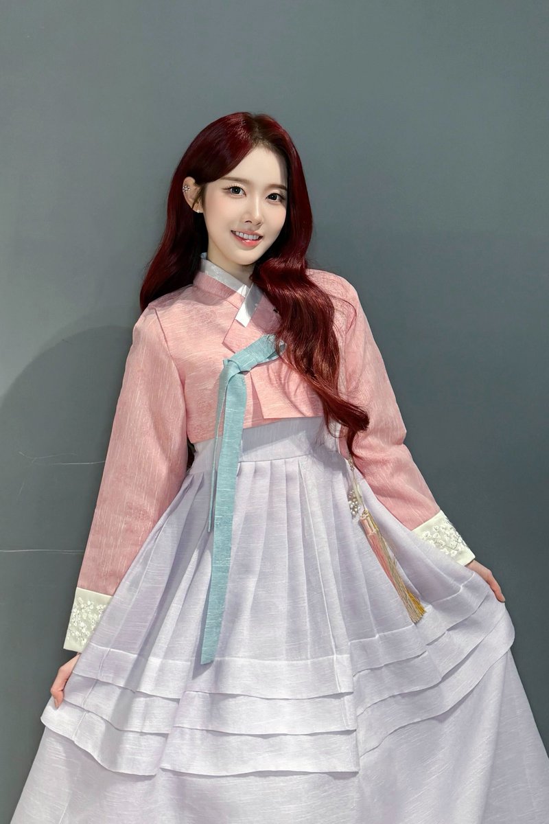STAYC_official's tweet photo. 250125
#JTBC #아는형님

#STAYC #스테이씨
#Sieun #시은 https://t.co/hRvfGbkhIY