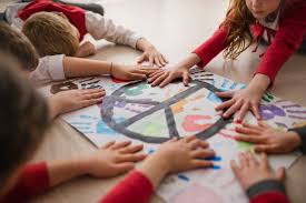 aclilombardia's tweet photo. Di Giacomo Russo: "Le relazioni quotidiane devono essere improntate alla pazienza, alla tolleranza e alla comprensione, pensando soprattutto ai nostri figli che devono poter vivere un futuro in cui, ogni guerra, dovrà essere un lontano e brutto ricordo" 
https://t.co/dtG39eiB04 https://t.co/IrYnwAH76h