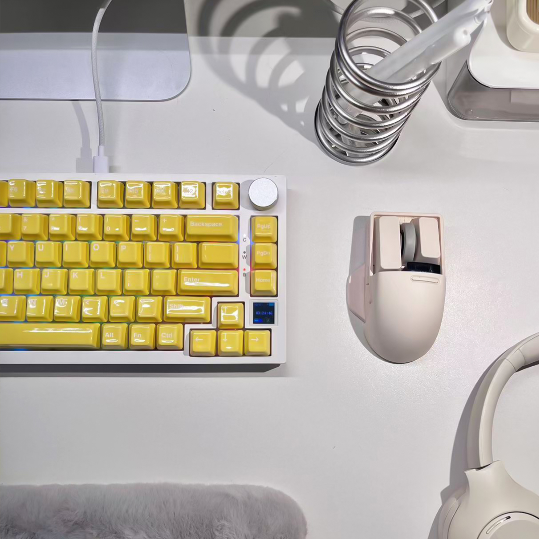 CerakeyOfficial's tweet photo. Simple and neat setup, but better with yellow ceramic keycaps.📒💛

📸 by 汐曰yimor

#cerakey #cerakeycaps #keycap #keycaps #keycapset #keycapdesign #ceramickeycap #mechanicalkeyboard #customkeyboard #keeb https://t.co/1p861cmA2m