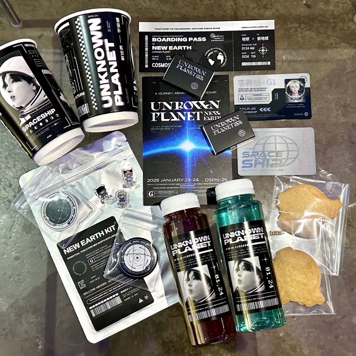 ✦

𝐔𝐧𝐤𝐧𝐨𝐰𝐧 ⌀ ) : 𝐏𝐥𝐚𝐧𝐞𝐭
Actual Goods Photos

*받으신 구성품 중 누락된 특전이 있을 경우, 
말씀 부탁드립니다.

#Counting_25th_GIUK_DAY
#기욱 #GIUK #원위 #ONEWE