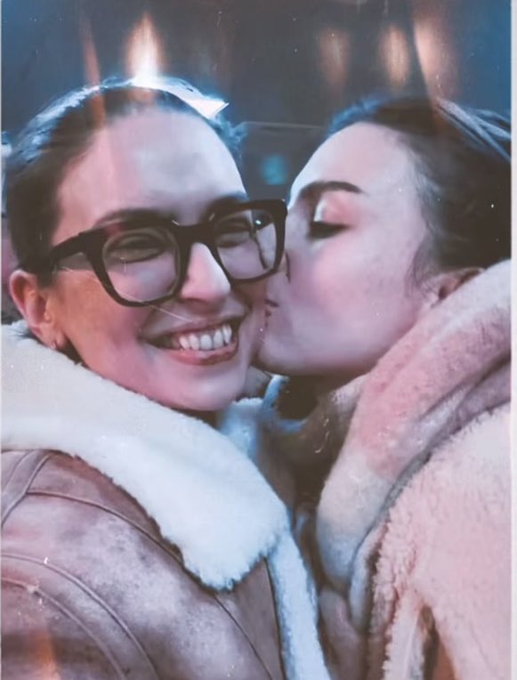 Emmaa_380's tweet photo. MES CŒURS D’AMOUR ELLES M’AVAIENT MANQUÉ 💕🩷💖💘💝
#minite #minime https://t.co/GuZwoRtDuj