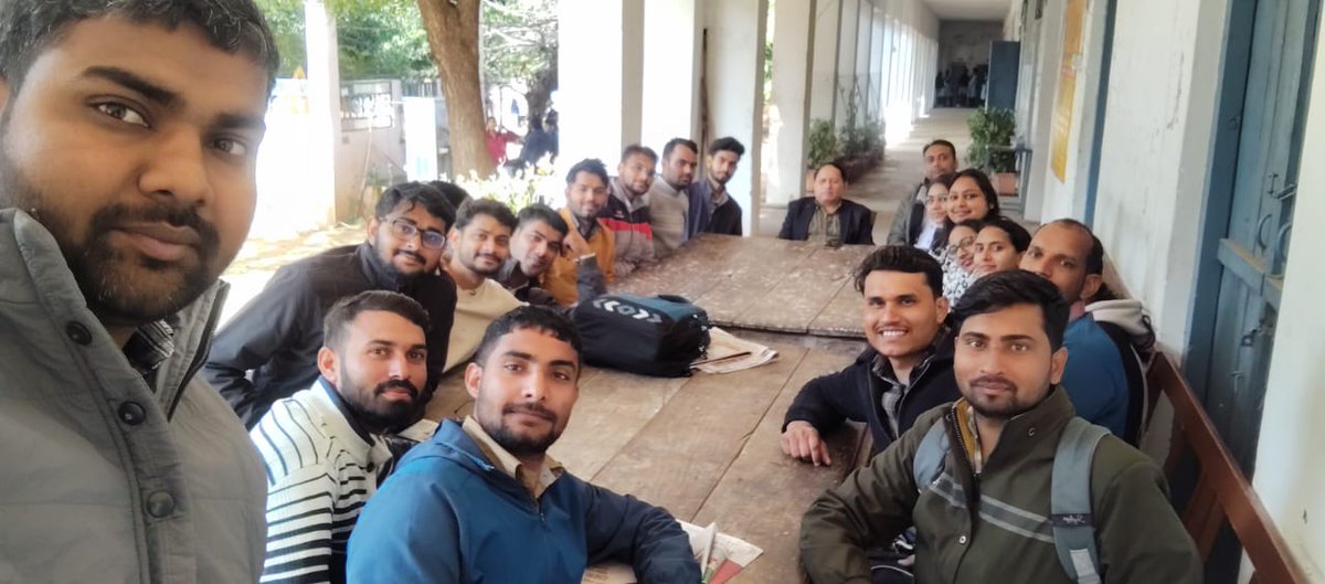 Girishsaini83's tweet image. बानसूर सब ट्रेज़री ऑफिस के नवनियुक्त कर्मयोगी STO सर के साथ ✌🏼😍
#JRA