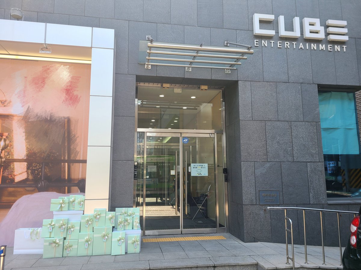 MiyeonChina's tweet image. ぴྀི ̥> . ʚ̴̶̷̷ ིྀ♡
🐰🪽🎀🌹🚗☁️🎈🎂
𝟐𝟎𝟐𝟓 𝐌𝐈𝐘𝐄𝐎𝐍 𝐁𝐈𝐑𝐓𝐇𝐃𝐀𝐘 𝐄𝐕𝐄𝐍𝐓
미연이 생일 선물 방금전 큐브 스태프에게 전달 하였습니다.
중국 팬들의 변치않은 응원에 힘입어 행복한 생일을 보냈으면 좋겠습니다.
#미연 #MIYEON
#여자아이들 #GIDLE