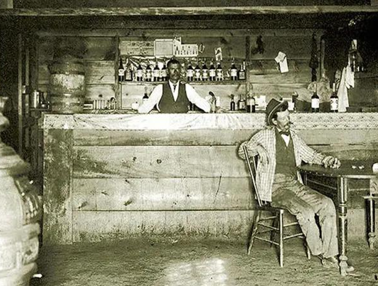 OpenSky_News's tweet photo. A saloon in Wyoming in the late 1800s. https://t.co/ps8kYnQS5T