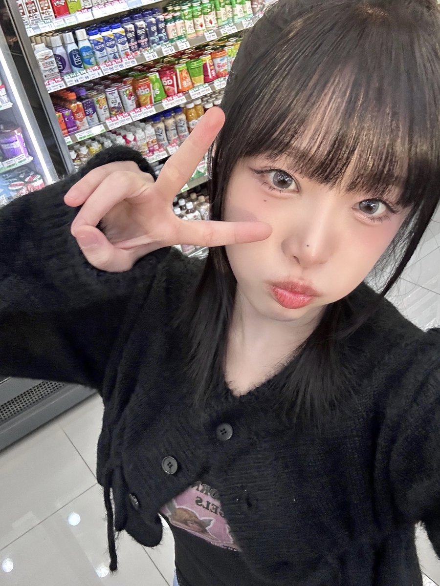 YENA_OFFICIAL's tweet photo. [📸YENA PIC]

25.01.23 #그르르갉 

예나 X 미연 X 그르르갉 이 셋의 만남 기쁘다! 💛
근황부터 수많은 비하인드까지 알찬 시간 즐겁다! ദ്ദി ( ᵔ ᗜ ᵔ )
참, 지구미! 예나가 내준 숙제 검사 날까지
얼마 남지 않았으니 모두 파이팅 !(•̀ᴗ•́)و ̑̑

#최예나 #예나 #YENA
#billboardkorea #CU https://t.co/YKCeGMzbPu