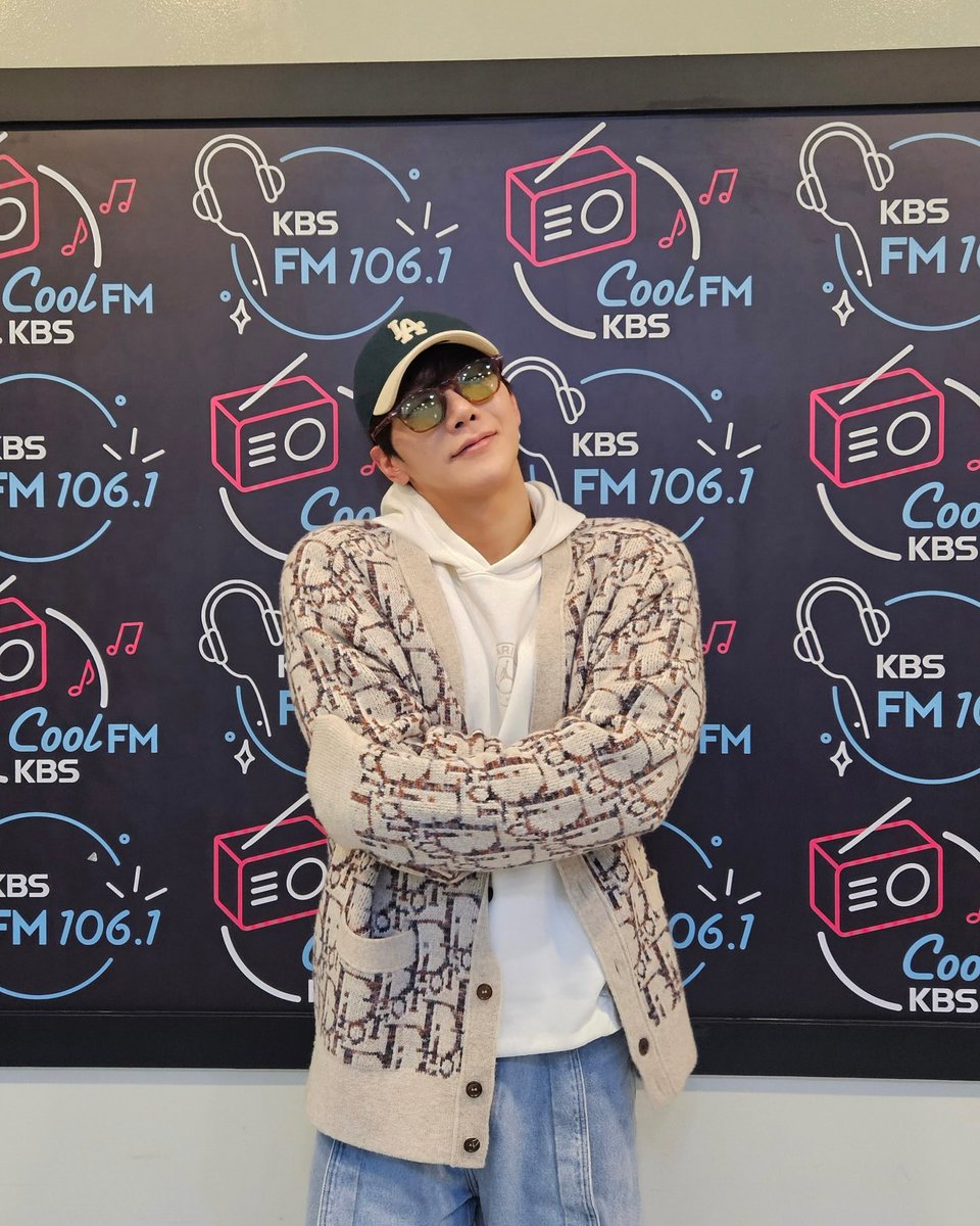 mirehappy1106u's tweet photo. real_2pmstagram's IG
250123 2️⃣
私達のスペシャルDJミンDと
一緒に過ごした3日間
幸せでした📻💖
#甘い声
#ミンDは耳をとろけさせる🍫🍯🍭
#イ・ウンジの歌謡広場
#준케이 #ジュンケイ #JUN_K
#2PM
#re2stagram https://t.co/T72i4jiabT
