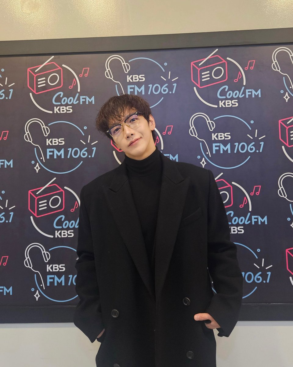 mirehappy1106u's tweet photo. real_2pmstagram's IG
250123 2️⃣
私達のスペシャルDJミンDと
一緒に過ごした3日間
幸せでした📻💖
#甘い声
#ミンDは耳をとろけさせる🍫🍯🍭
#イ・ウンジの歌謡広場
#준케이 #ジュンケイ #JUN_K
#2PM
#re2stagram https://t.co/T72i4jiabT