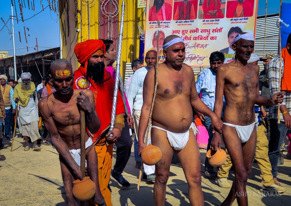Ashubanaras's tweet photo. Glimpses of the Sacred Journey to Becoming a Naga Sadhu..!
.
.
.
.
.
.
.

#pryagraj #Mahakumbh2025 #KumbhMela #sangam #nagasadhu #niranjaniakhada #HumanExpressions #HeritageStories #natgeoyourshot
@uptourismgov
@MahaaKumbh 
@NatGeoIndia https://t.co/I7jhP3kMqK
