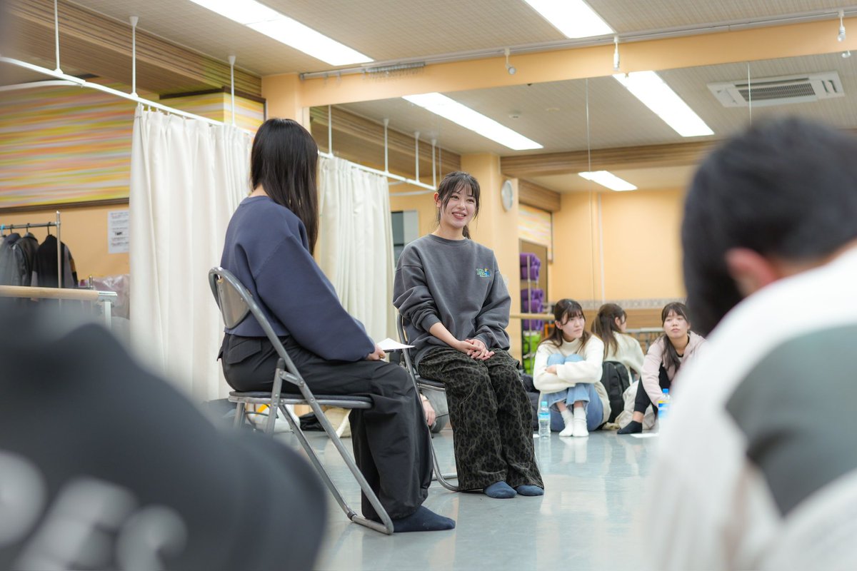 shunta22fukawa's tweet photo. 第1回演技WS『何の武器も持たない僕たちが売れるためには』
多数の事務所さんからフリーの方までありがとうございました！

生まれ持ったスキルの差なんてほんの数%
差をつけるのは「実践の量」と「考える角度」です。

プロのラーメン屋を目指す友達が、
「週に3時間、1ヶ月720時間の内12時間はラーメン作る練習してるよ！」
と声高に宣言してたらどうアドバイスしますか？

僕「短ッ！！足りないだろ！もっと真剣にラーメンに向き合え！」

さて僕たち役者は週に何時間鏡やスマホカメラに向かってお芝居の練習をしてるでしょう。

良い映画や舞台を観ただけで満足してませんか。
それは美味しいラーメンを食べただけです。

2月の予約はこちらから↓

https://t.co/BmH7x3fgRo

ここから毎週開催です。

#武器僕 #演技ワークショップ #オーディション #映画