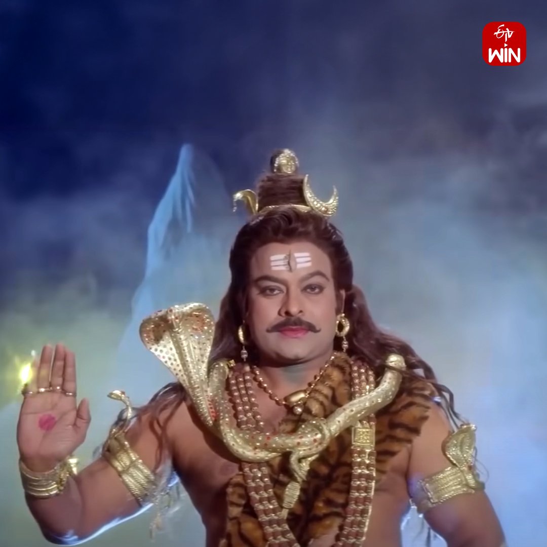 Mega_cults's tweet photo. నాకు ఊహ తెలిసిన తర్వాత నా కళ్ళతో చూసిన మా శివయ్య, నా మంజునాధుడు మా అన్నయ్య🙏🏻 @KChiruTweets 
అన్నయ్య ఒక మహా శిఖరం
అన్నయ్య ఒక కృషీవలుడు
అన్నయ్య ఒక అల్ప సంతోషి
అన్నయ్య ఒక అద్భుతం 
అన్నయ్య ఒక కష్టం
అన్నయ్య ఒక కాలం
అన్నయ్య ఒక సినిమా 
అన్నయ్య మా దేవుడు
అన్నయ్య మా గుండె చప్పుడు♥️ https://t.co/QabexPCXEB