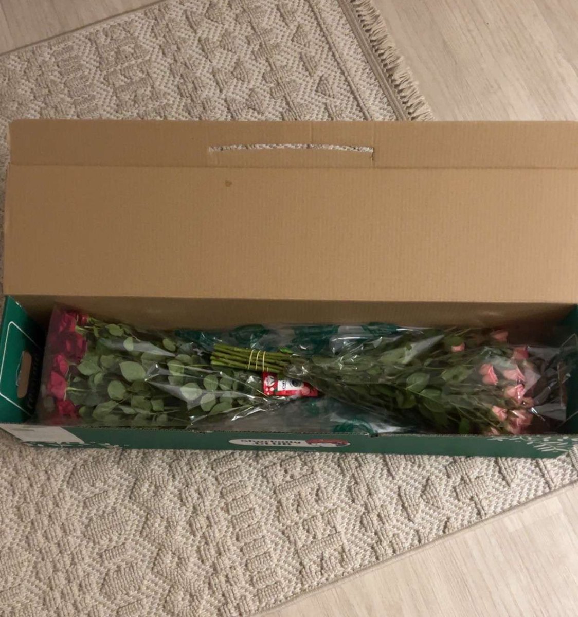 "يُليق بنا وردٌ مُكلل ، يليقُ بنا فرحٌ طَويل"