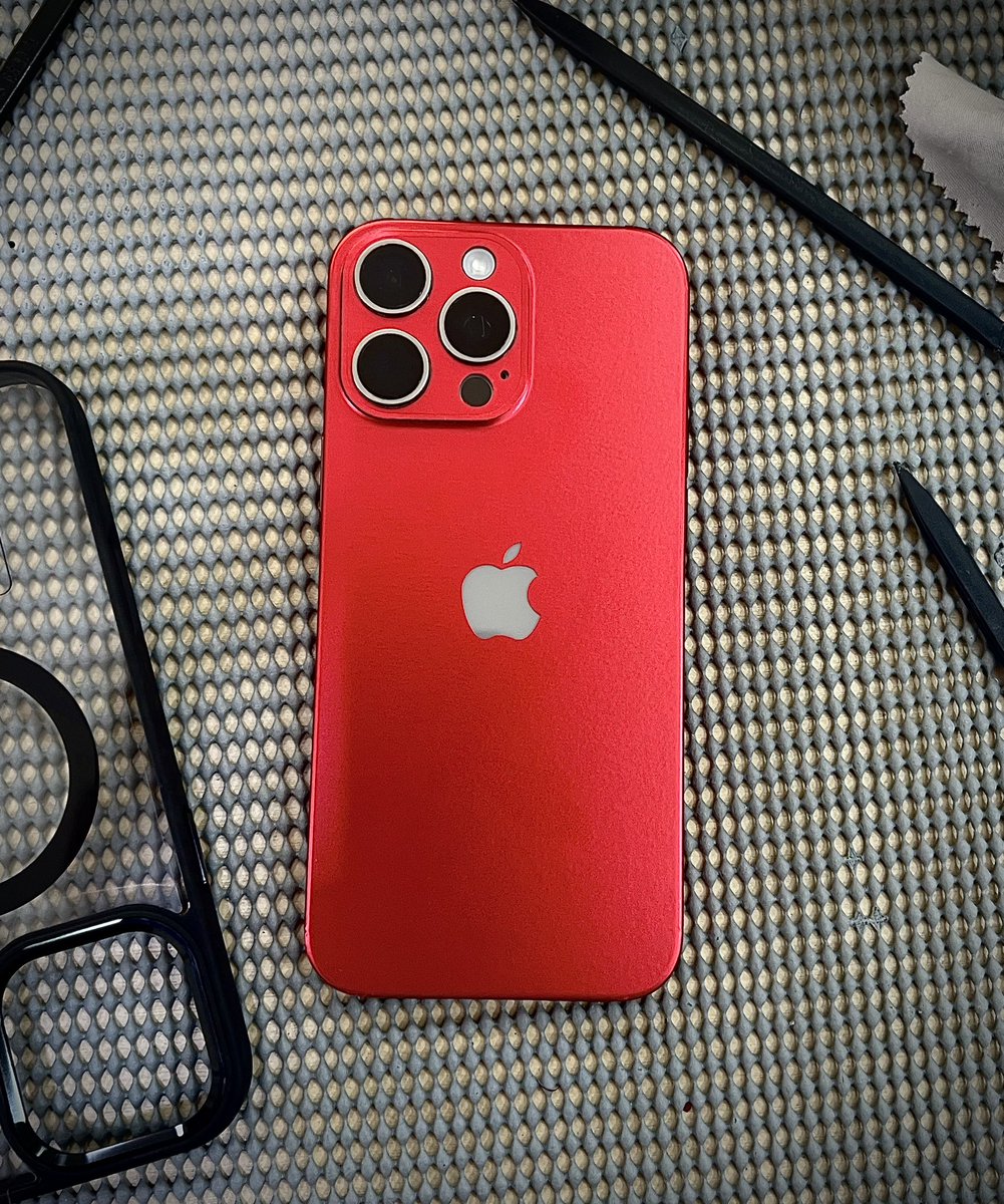 Ohcasetera's tweet photo. Red iphone 16promax #octwrap https://t.co/fEoK0zdDTW