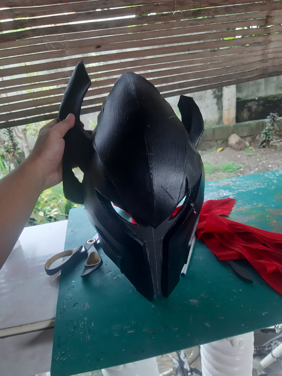 MJ79022772's tweet photo. Making the shadow monarch igris helmet  
#SoloLeveling 
#igris 
#crafting https://t.co/d1DIks2j9k