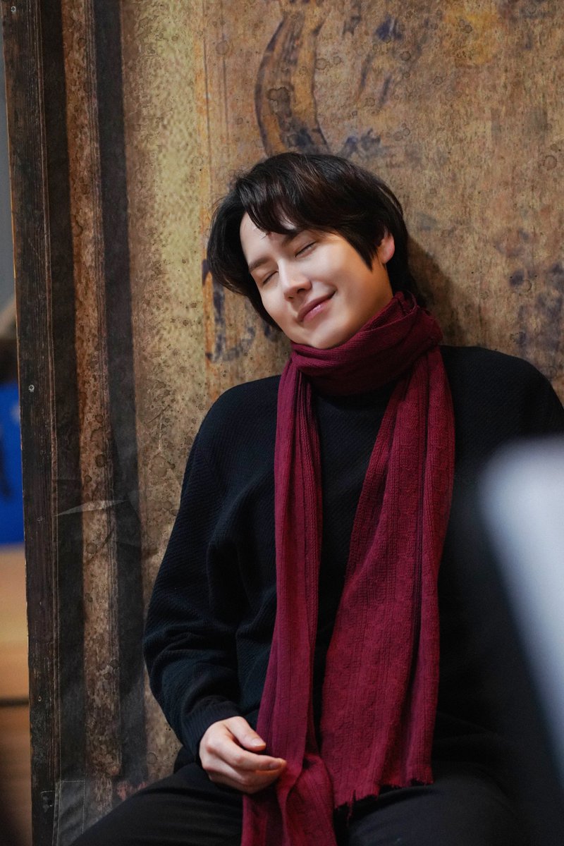 GaemGyu's tweet image. 💛

목도리와 규윈플렌은🐶🧣
마치 규피터와 규현이 같은 사이🫂💜

더 많은 사진은 지금 위버스에서 확인하세요!
🔗weverse.io/kyuhyun/media/…

#규현 #KYUHYUN
#뮤지컬 #웃는남자
#Musical #TheManWhoLaughs