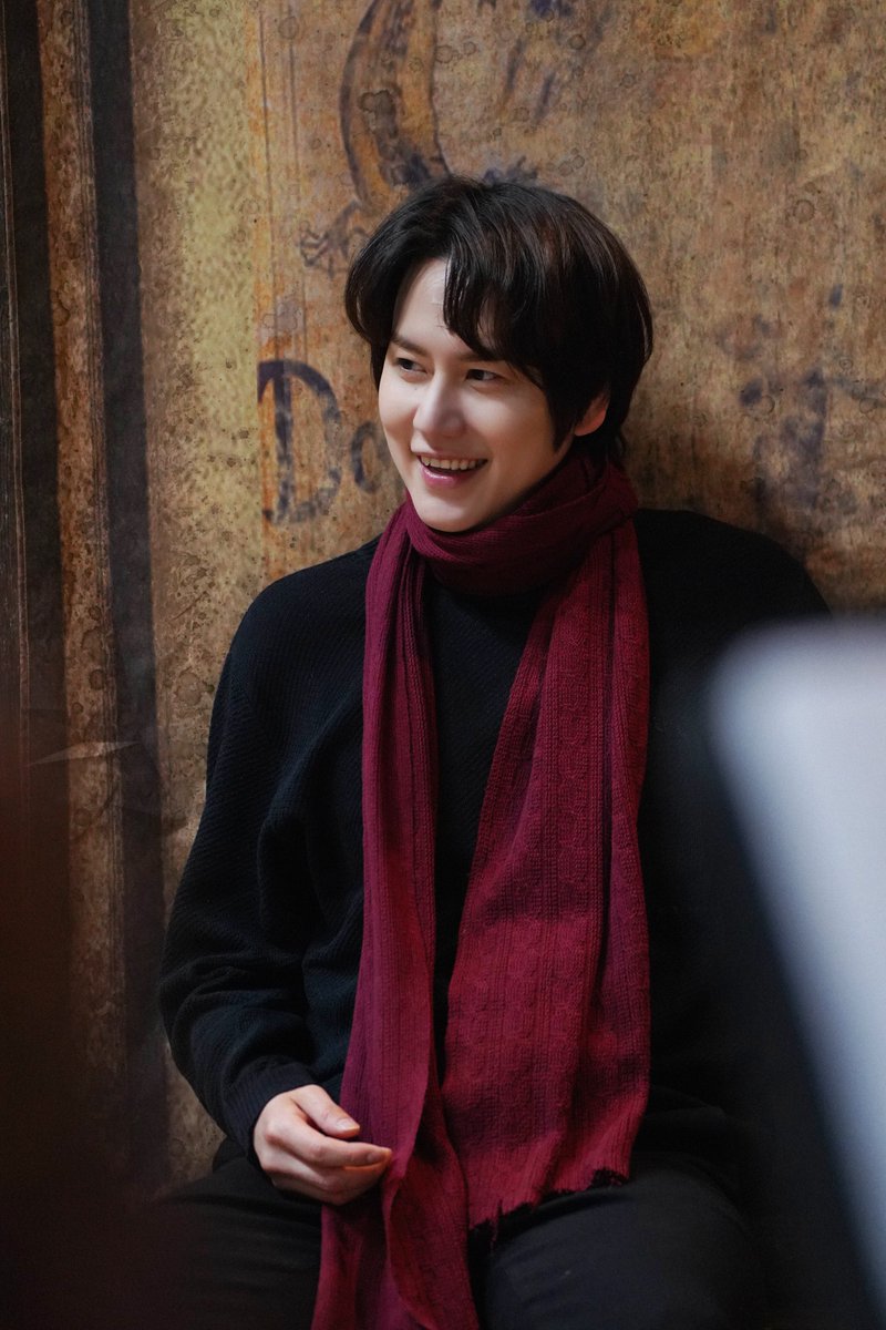 GaemGyu's tweet image. 💛

목도리와 규윈플렌은🐶🧣
마치 규피터와 규현이 같은 사이🫂💜

더 많은 사진은 지금 위버스에서 확인하세요!
🔗weverse.io/kyuhyun/media/…

#규현 #KYUHYUN
#뮤지컬 #웃는남자
#Musical #TheManWhoLaughs