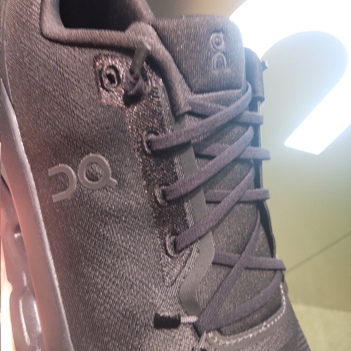 OnKYOTObyK's tweet photo. 世界中で探し求められている
⚡️⚡️《 Cloudtilt 》⚡️⚡️
メンズサイズ入荷いたしました!
お早めにお越しください🏃♂️
Eclipse / Black のみです!
#on #onkyoto #オン
#fujiidaimaru #藤井大丸
#onfriends #running
#cloud #oncloud #cloudtilt
#run #ランニングシューズ
#ランニング #スニーカー https://t.co/0eE8avMuL8