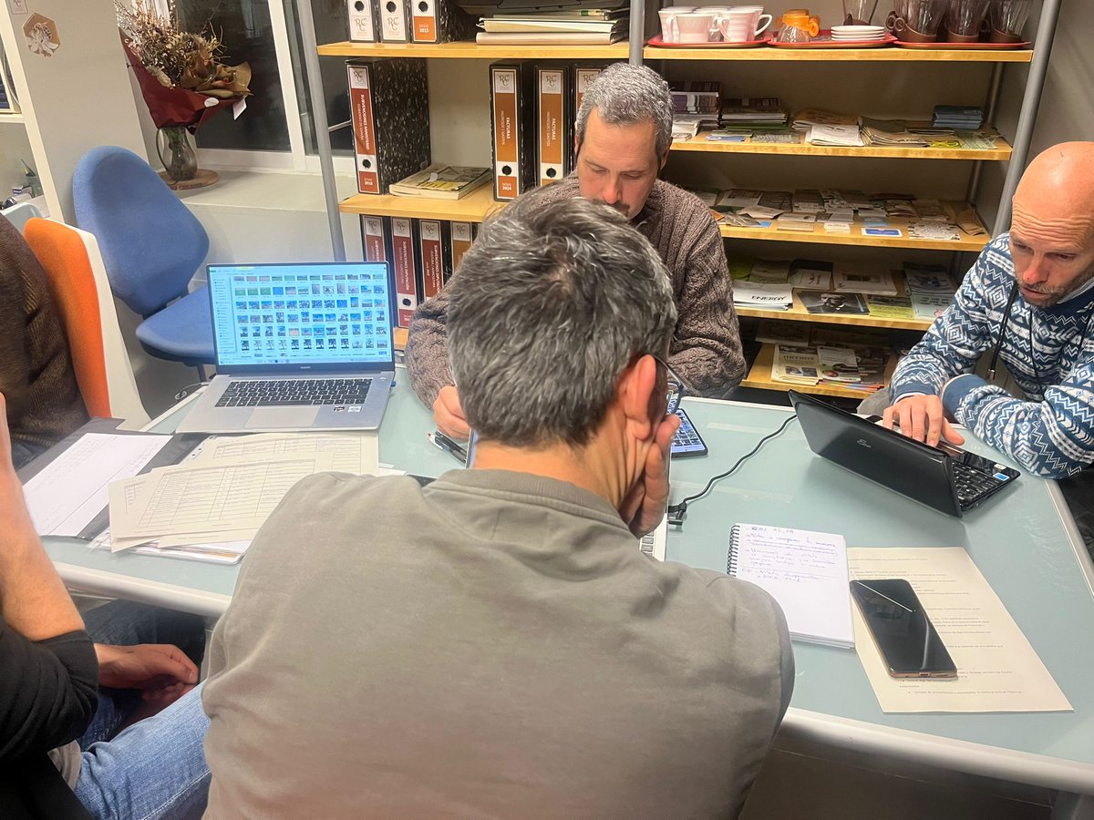 Fundación Oxígeno (@fundaciono2) on Twitter photo Reunión para ir perfilando los detalles del libro de los árboles singulares de la provincia de Palencia, que esperamos en breve pueda estar publicado.
#arbolessingularesPalencia <a href="/mitecogob/">Transición Ecológica y Reto Demográfico</a> Reunión para ir perfilando los detalles del libro de los árboles singulares de la provincia de Palencia, que esperamos en breve pueda estar publicado.
#arbolessingularesPalencia <a href="/mitecogob/">Transición Ecológica y Reto Demográfico</a>