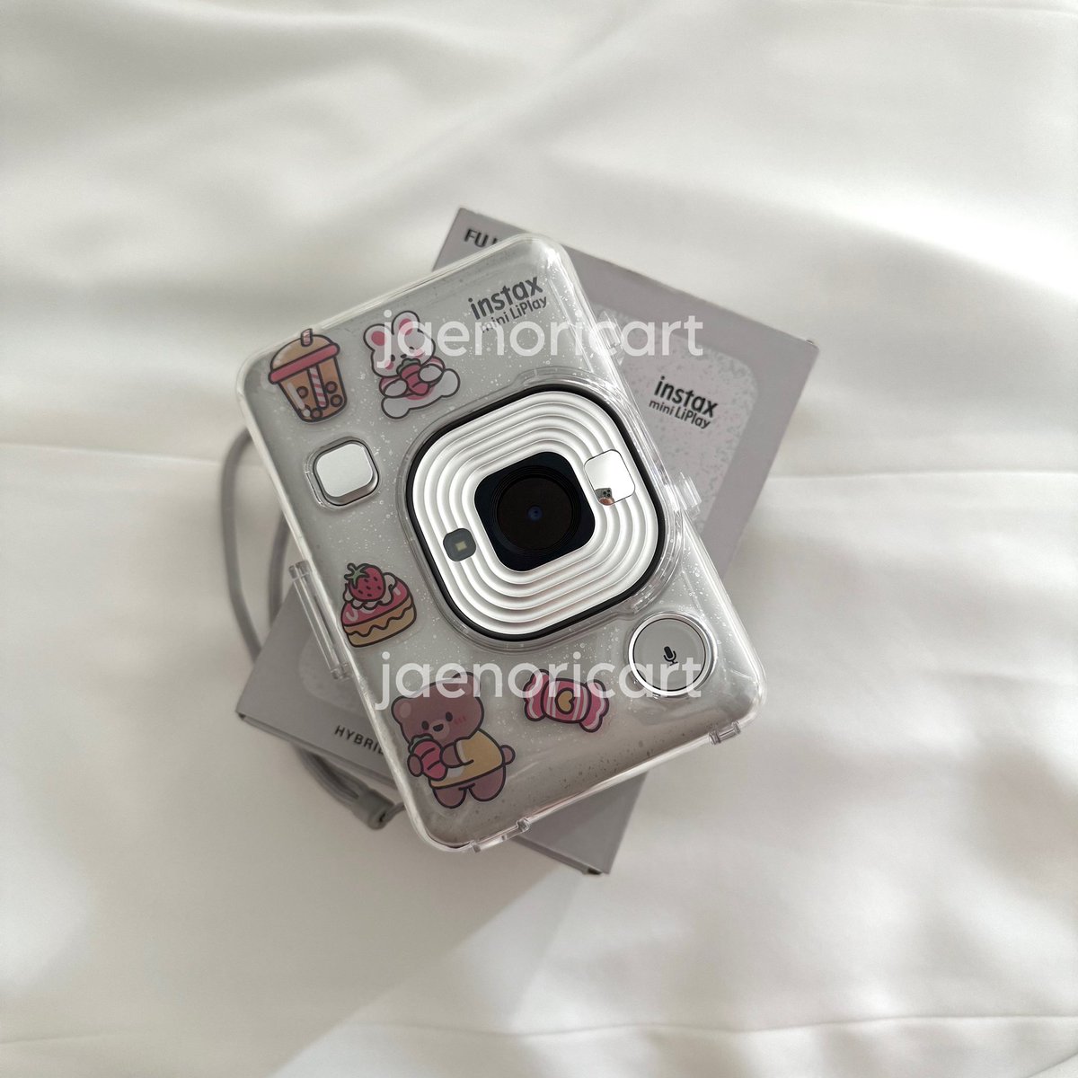jaenoricart's tweet photo. WTS LFB PH 

Fujifilm Instax Mini LiPlay Hybrid Instant Camera

– Color: Stone White
– Complete Inclusions: Box, Camera, Charger, Wrist Strap
– Case Included 
– Good as New, Barely Used

– Location: Cebu https://t.co/31IPvHo2vL