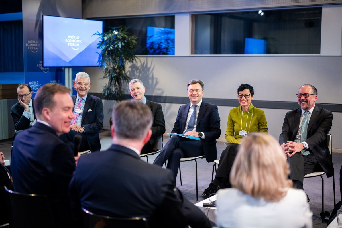 There is hardly a better way to start your day than working on the future of the #WesternBalkans with European leaders at #WEF25. Underlined the importance of advancing the gradual integration of the region into the 🇪🇺. If we don’t export stability, we risk importing instability.