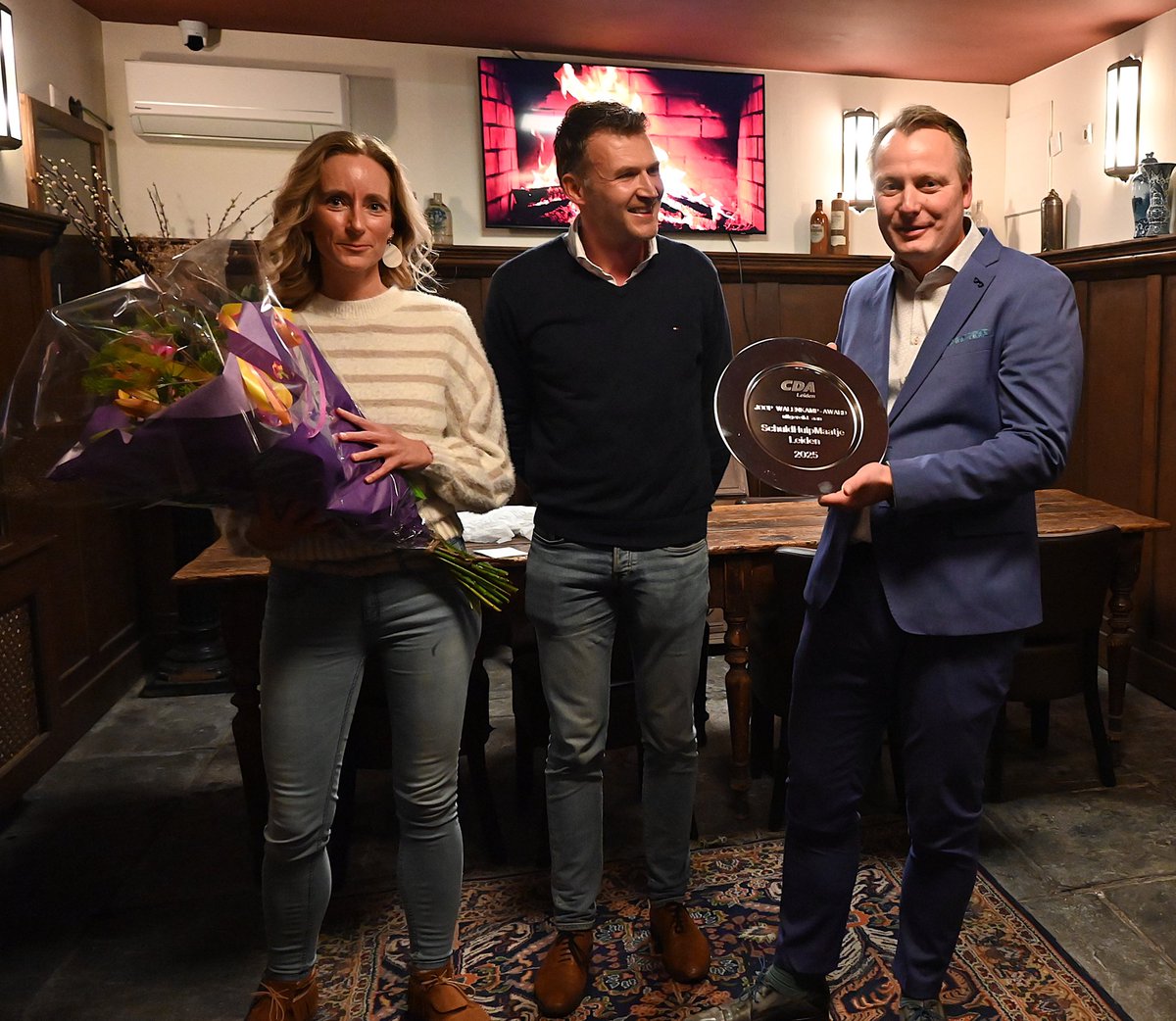 De Walenkampaward 2025 is voor SchuldHulpMaatje Leiden! 

Deze vrijwilligers doen geweldig werk door mensen met schulden terzijde te staan. 

Met steeds meer Leidenaren in de schulden verdient dit waardevolle vrijwilligerswerk daarom erkenning 👏

📸: Emile van Aelst
