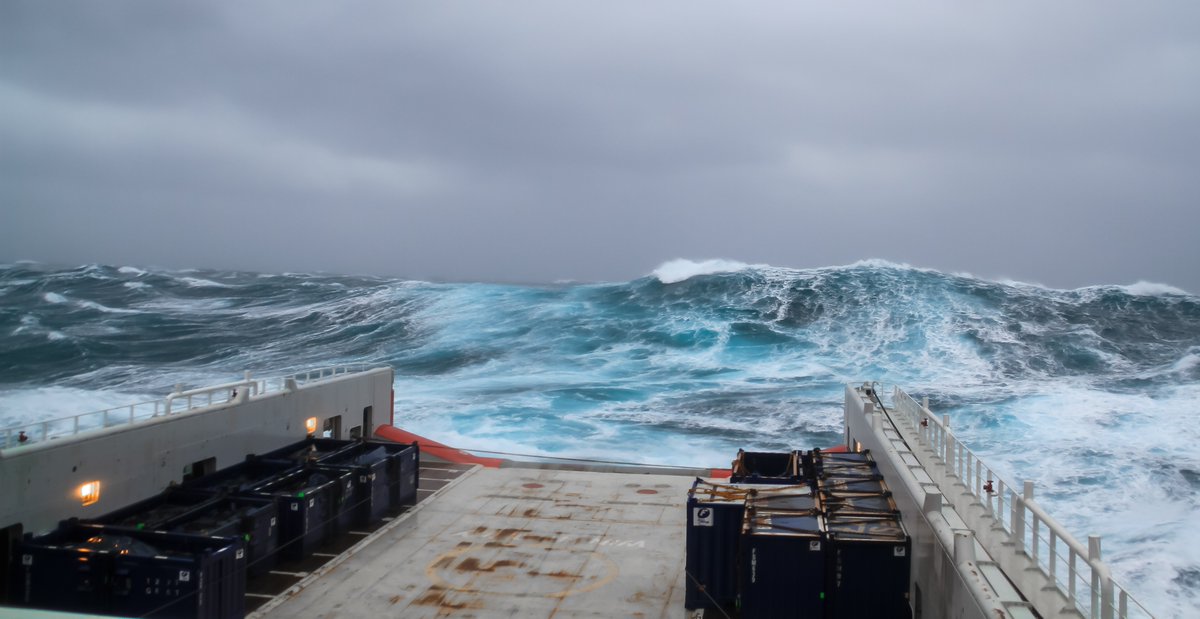 mirosgroup's tweet image. How do you improve safety and efficiency in dynamic #maritime environments? What about merging real-time wave measurements with #AI? 🌊🚢Learn more: hubs.ly/Q033wb8m0 #PredictifAI #KnowYourWaves #SeaStateAsAService #WavePrediction #MotionPrediction #Offshore #Technology #DP