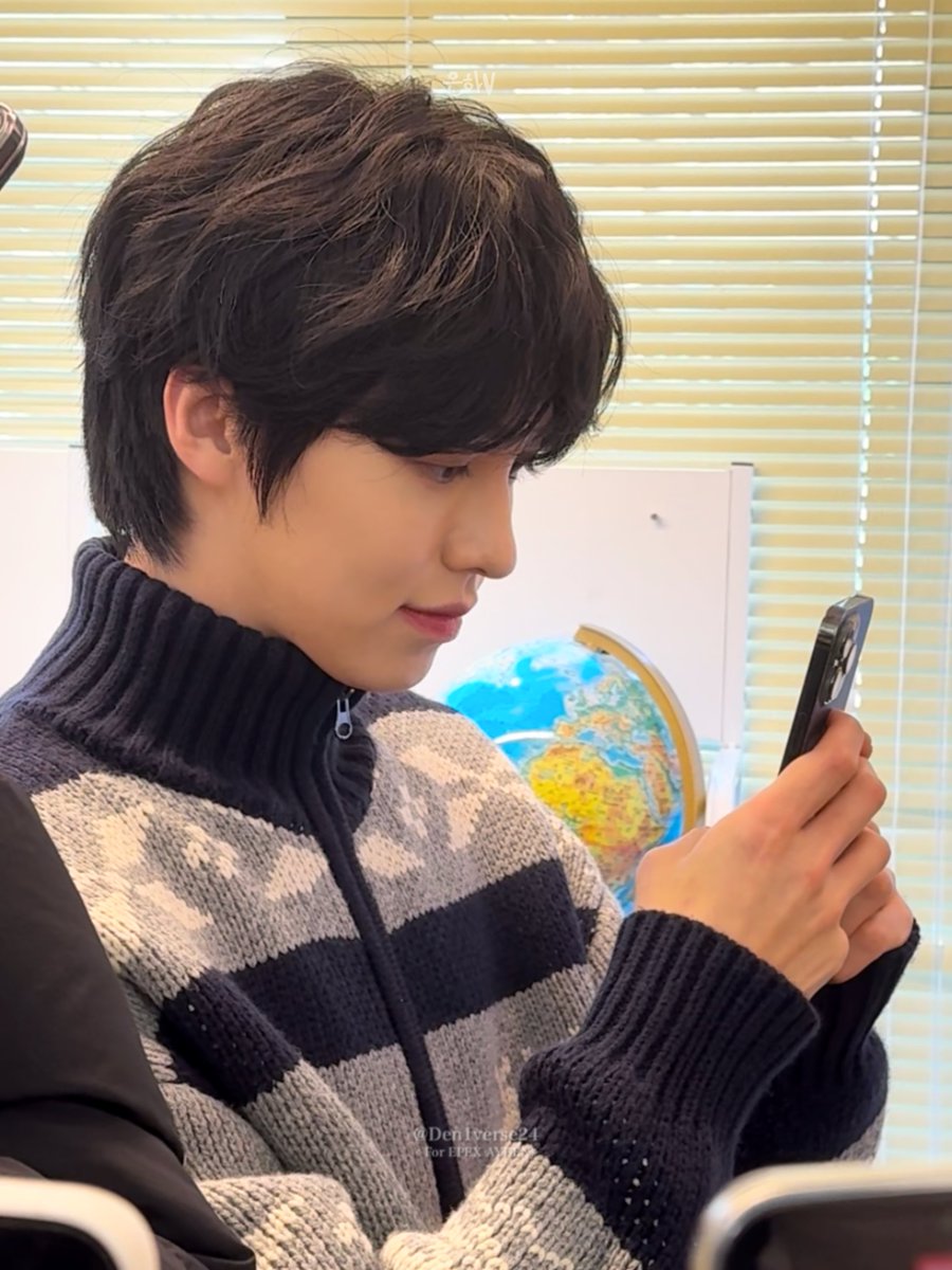 Den1verse24's tweet image. 250123 🍓
🦔🎂✨
#이펙스 #EPEX #에이든 #AYDEN