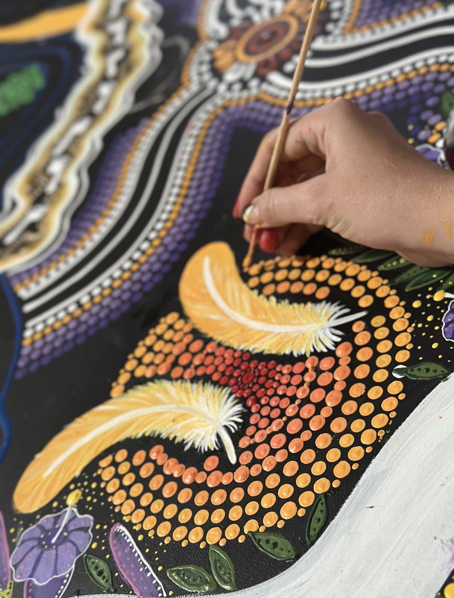 CherneeSutton's tweet photo. Carefully bringing these elegant feathers to life, each one representing peace, for my newest corporate commission.
#ContemporaryArt #AboriginalArt #CorporateArt #ArtWithMeaning #SymbolismInArt #PeacefulVibes #FeatherArt #ModernArt #ArtForChange #CreativeJourney https://t.co/eAP3vMrGZN