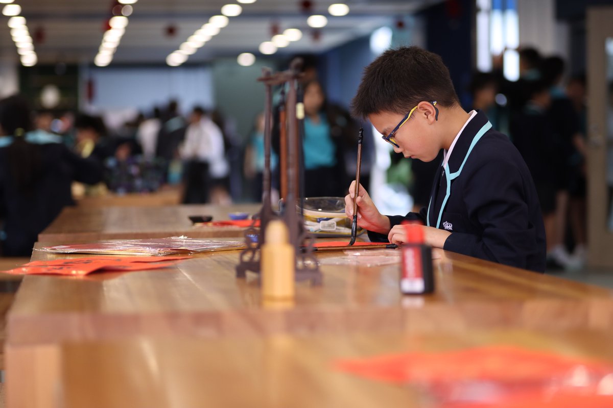 NAISHongKong's tweet image. 🧧✨ With Chinese New Year just around the corner, our secondary students came together for a special calligraphy session to welcome the Year of Snake! 🎉🖌️ They wrote traditional Chinese greetings, embracing the beauty and significance of this age-old art form. 🐍❤️