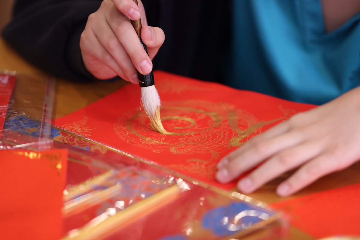 NAISHongKong's tweet image. 🧧✨ With Chinese New Year just around the corner, our secondary students came together for a special calligraphy session to welcome the Year of Snake! 🎉🖌️ They wrote traditional Chinese greetings, embracing the beauty and significance of this age-old art form. 🐍❤️