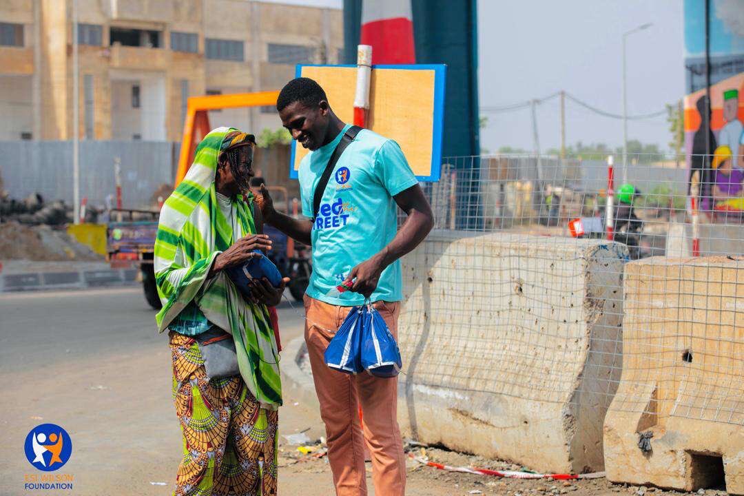 esiwilsonfound's tweet photo. FOR THE LOVE OF HUMANITY!ππ«
#EsiWilsonFoundation
#FeedTheStreet2024
#ForGodAndHumanity https://t.co/F6s4hv9FMJ