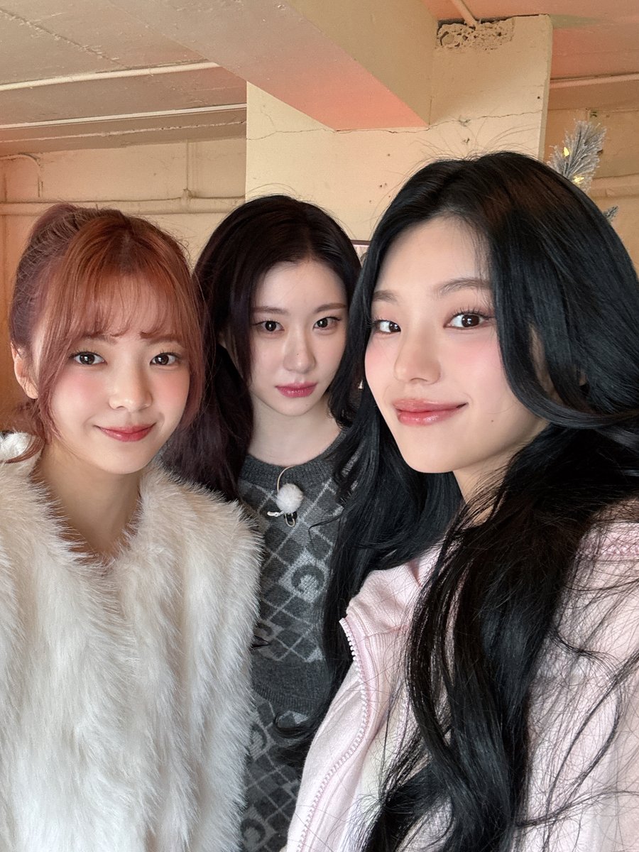 ITZYofficial's tweet photo. 이번 주도 무한~있지!🫲🫱

오늘 오후 6시, 있지의 도전! 달력모델 보러가요🤗
📹 https://t.co/PaZ8tbsCUN

#ITZY #MIDZY @ITZYofficial
#ITZZZ #ITㅋㅋㅋ https://t.co/6uK3iYqF9U
